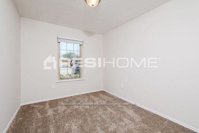 Building Photo - "Welcome Home! Get 1 month FREE RENT when ...