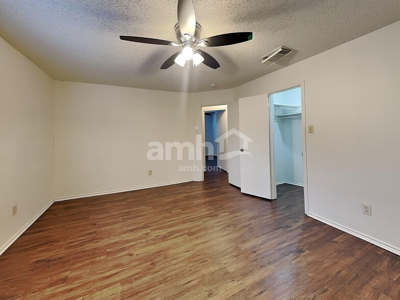 Building Photo - 9506 Arcade Ridge