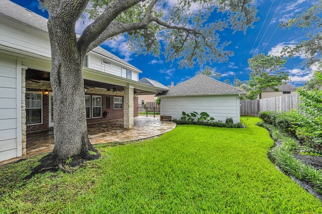 Building Photo - 902 Fairgate Dr