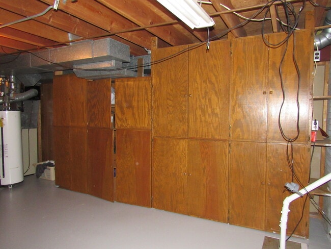 More Storage! - 2586 E George Washington Blvd