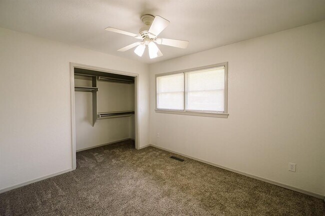 Building Photo - 3215 Woodsboro Dr