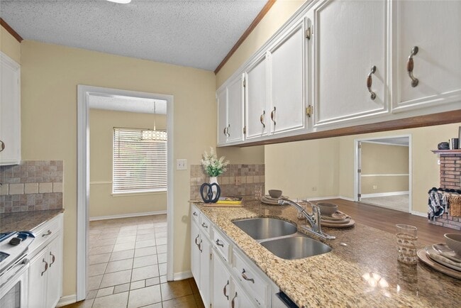 Building Photo - 2526 Downs Cir