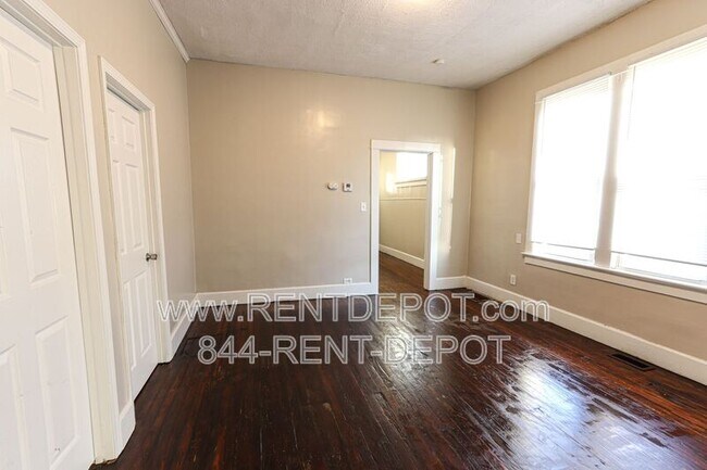 Building Photo - 2114 N. Fifth Ave.