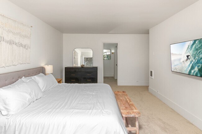Building Photo - 23926 De Ville Way