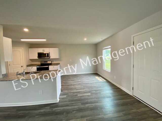 Building Photo - Lovely 5 Bedroom 3 Bathroom New Build in Muncie!
