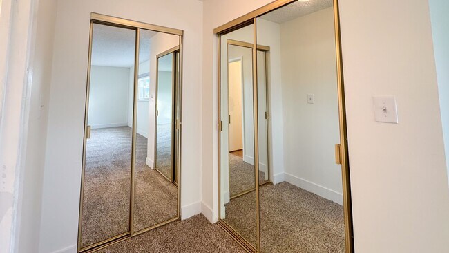 Building Photo - Move-In Ready 3-Bedroom with Pool / Lawn and Pool Service Included!