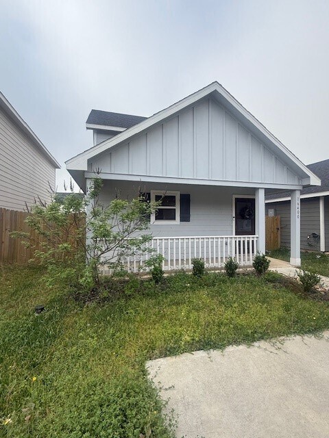 Building Photo - 16400 Jasmine Marie Pl