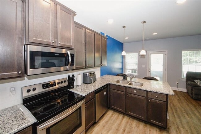 Building Photo - 10162 Benton Woods Dr