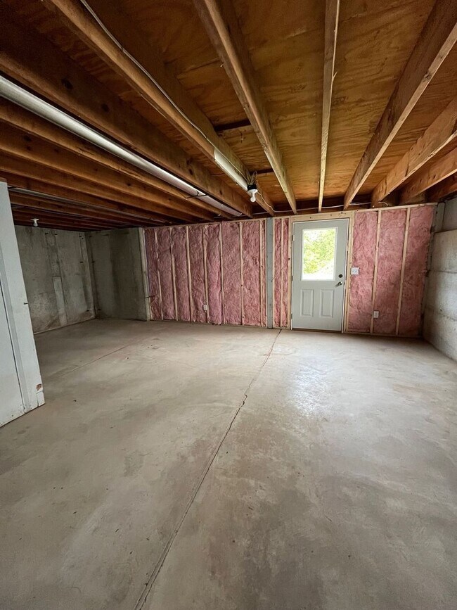 Building Photo - Newly Renovated Single-Family Home in Wash...