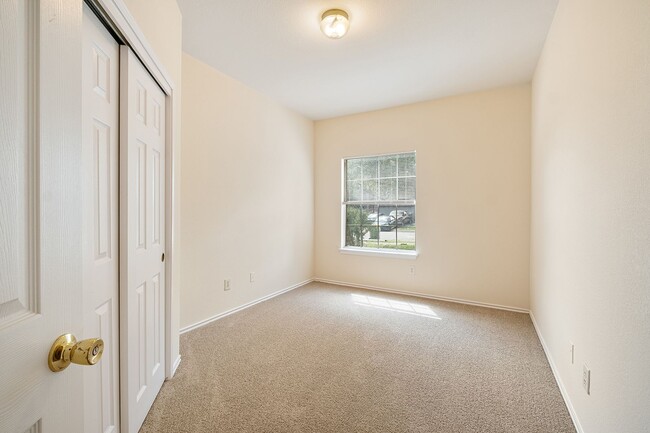 Building Photo - Spacious 4 Bedroom, 2 Bath Single-Story Home in Manor