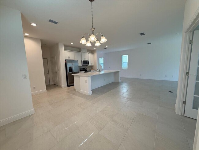 Building Photo - 14496 Crestavista Ave