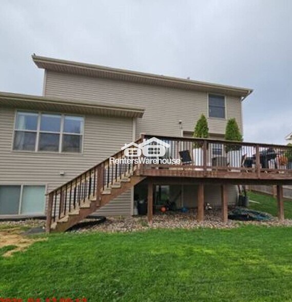 Building Photo - 165 SE Pleasant View Dr