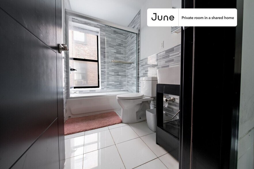 Building Photo - Private bedroom in 4 bed/3 bath Home