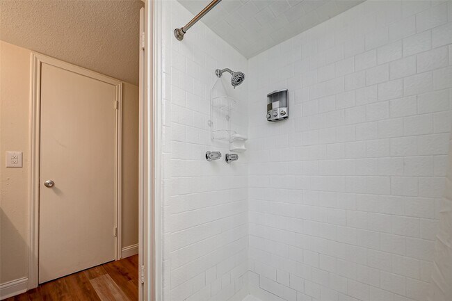 Building Photo - 3903 Hermitage Hollow Ln