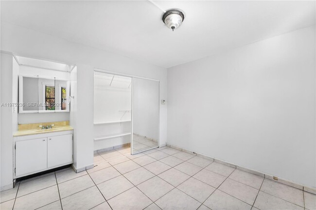 Building Photo - 6436 Miami Lakes Dr