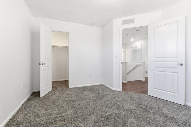 Building Photo - $2,940.95 - 4 Bed, 3 Bath Home in Denver with Central A/C and Fenced in Yard!