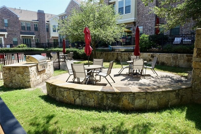 Building Photo - 2105 Lucerne Cove