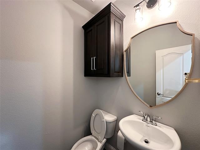 Building Photo - 2729 Troutt Dr