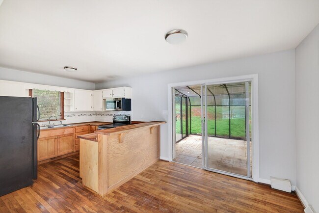 Building Photo - 3178 Pinehill Drive