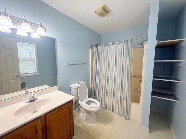 Building Photo - 1636 MacIntosh Way
