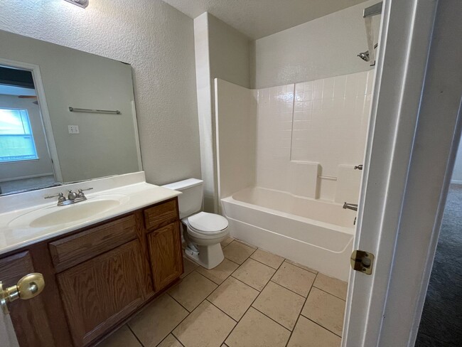 Building Photo - 1906 Charleston Ct