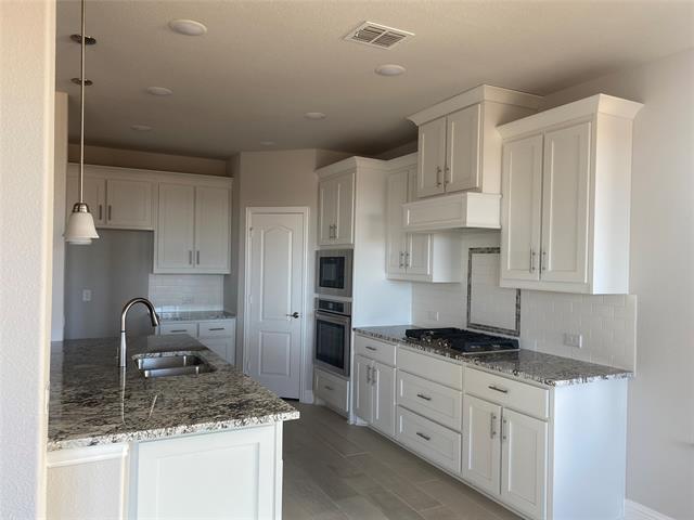 Building Photo - 1921 Emerald Vista Boulevard