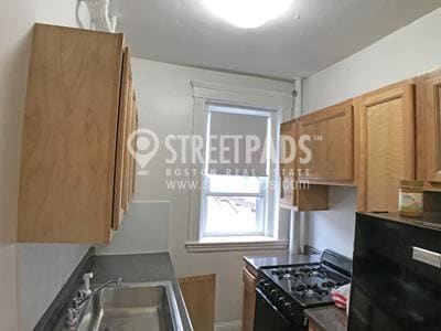 Building Photo - bedroom in Boston MA 02215