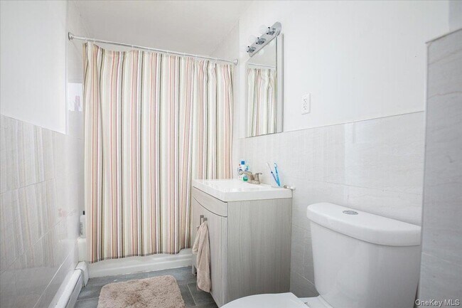 Building Photo - 525 E Beech St