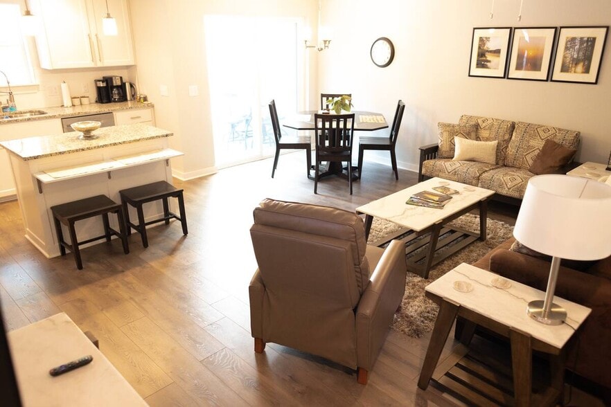 Building Photo - 7 Alyce Ln