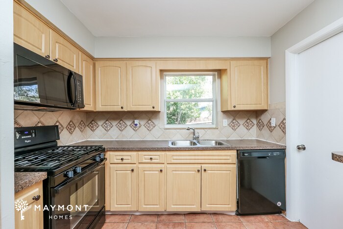 Building Photo - 1208 W Camellia Dr