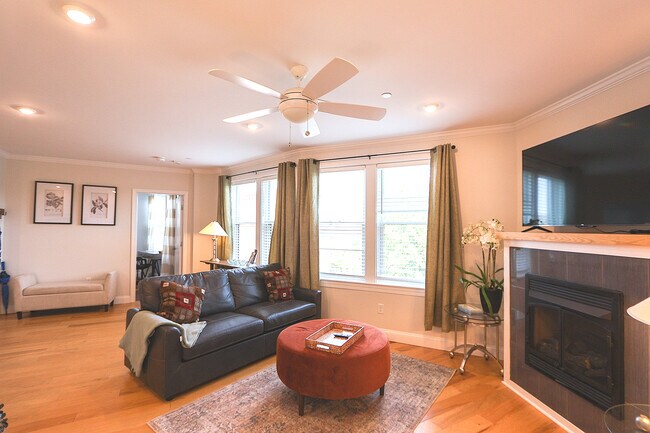 Building Photo - 1008 Tremont St