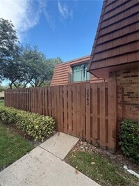 Building Photo - 2563 Camelot Ct