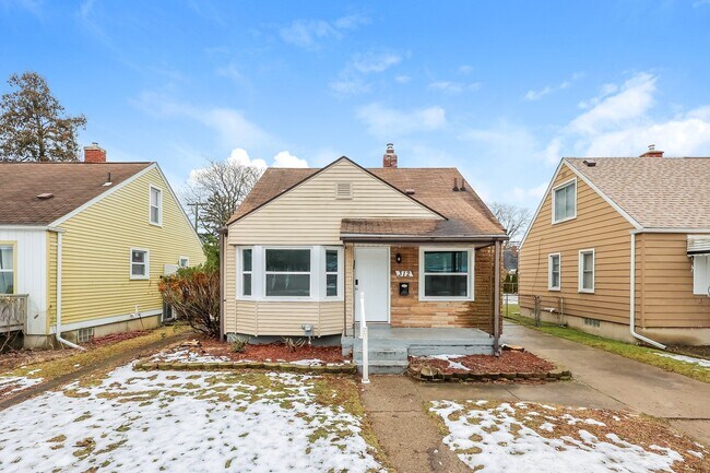 Building Photo - 312 De Villen Ave