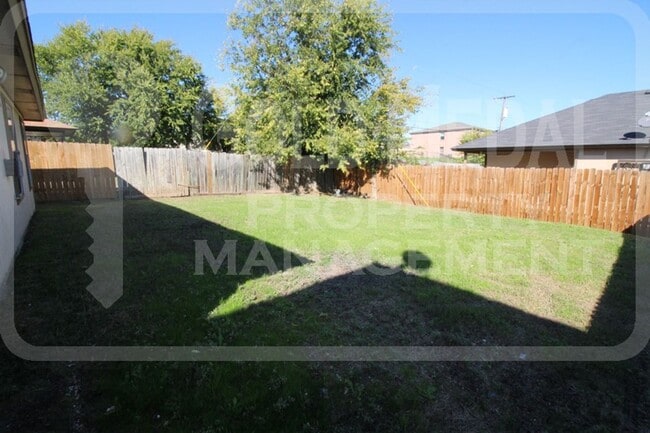 Building Photo - Beautiful 3-bed, 2-bath home now available...