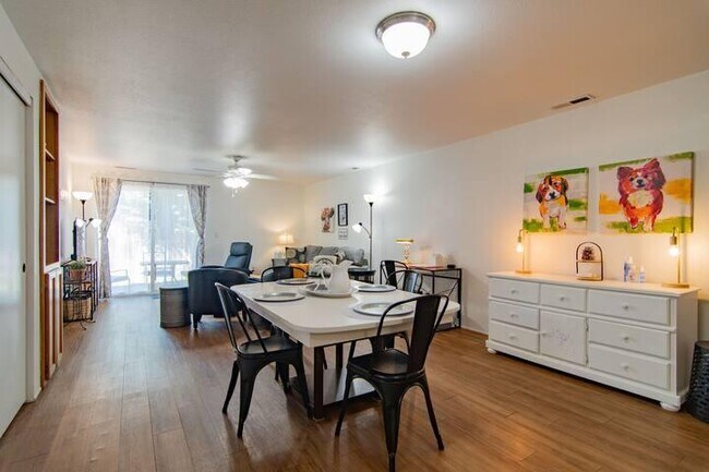 Building Photo - 565 Primrose Dr