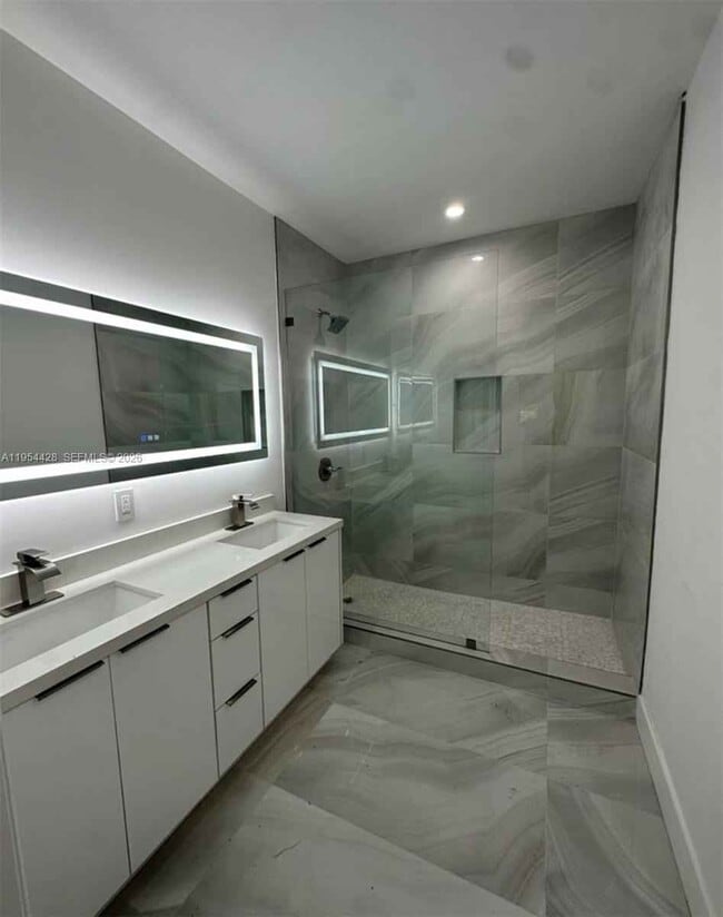 Building Photo - 16002 NW 38 Pl #0 Miami Gardens, FL 33054-6713