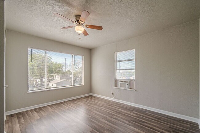 Building Photo - 2323 Arbor Pl