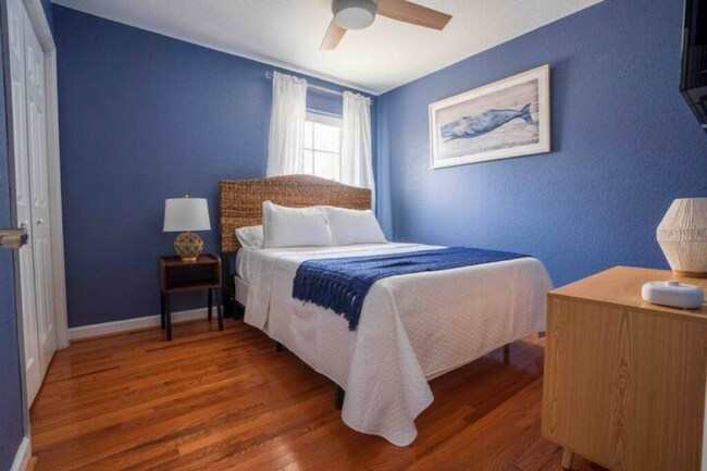 Building Photo - 407 18th St