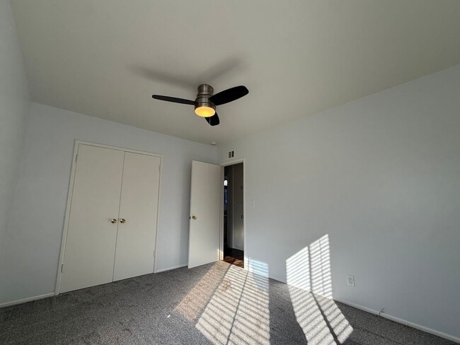 Building Photo - 3 Bed 1 1/2 Bath Updated Home