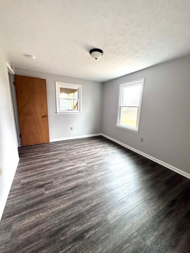 Building Photo - Duplex for Rent in Dayton