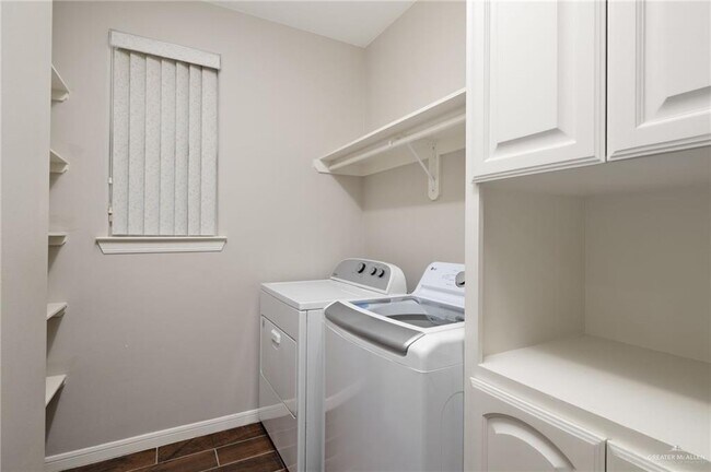 Building Photo - 26 Amistad Cir