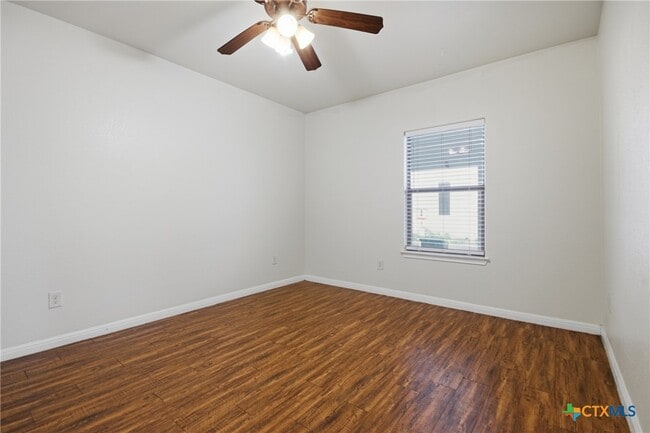 Building Photo - 302 W San Antonio St