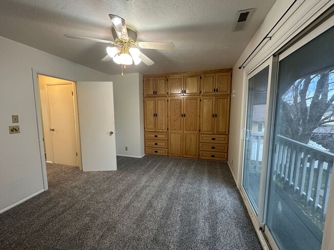 Building Photo - Spacious, three level, 4 Bed 2.5 bath Townhome in Ammon right behind the Walmart on Hitt.