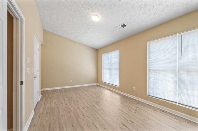 Building Photo - 3 Bedroom Townhome in Stonecrest!