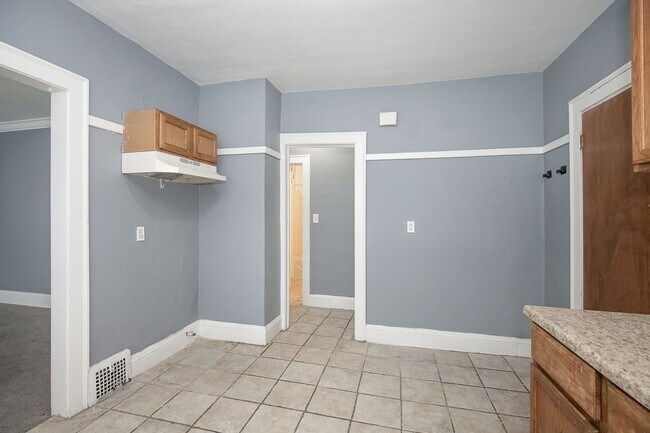 Building Photo - 3584 E 151st St