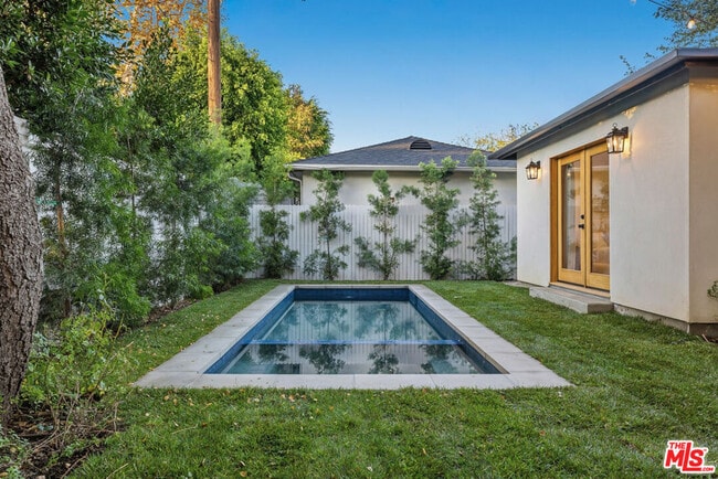 Building Photo - 4525 Greenbush Ave