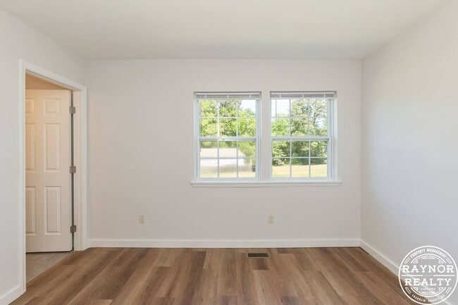 Building Photo - 201 Smith Dr