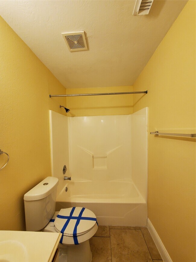 Building Photo - 1413 Bridle Path