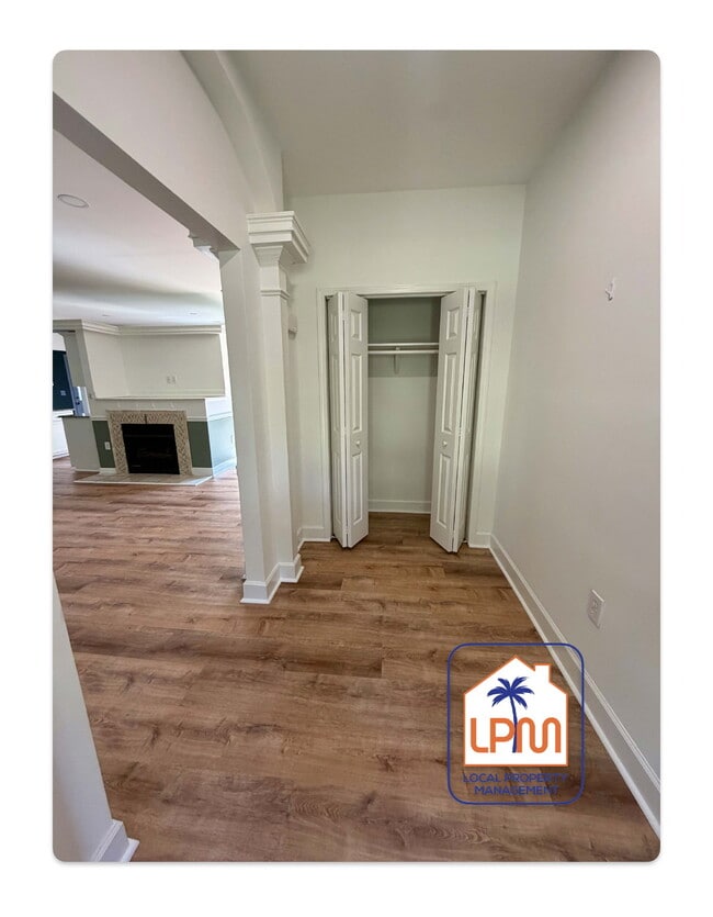Building Photo - Spacious 3-Bed Retreat with Granite Kitchen & Cozy Fireplace