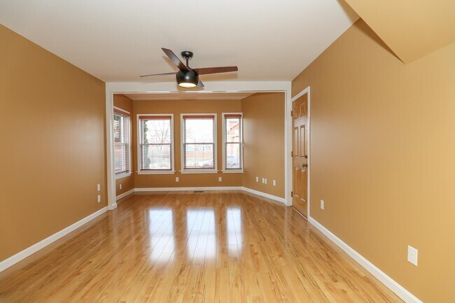 Building Photo - 32 Chapleau Ave